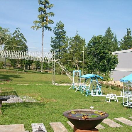 Villa Bukit Pinus Bogor Esterno foto