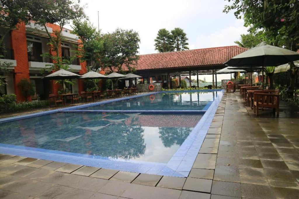 Villa Bukit Pinus Bogor Esterno foto