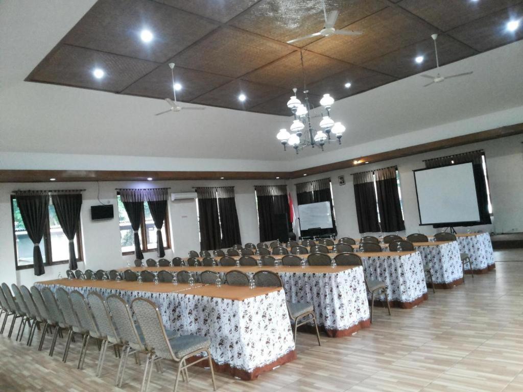 Villa Bukit Pinus Bogor Esterno foto