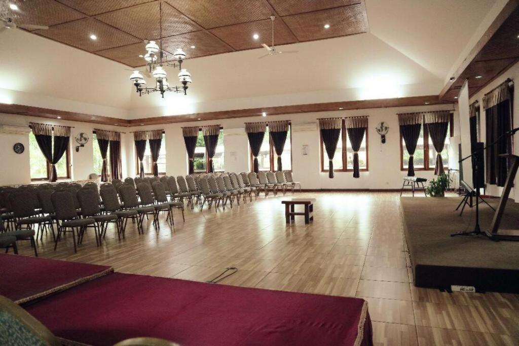 Villa Bukit Pinus Bogor Esterno foto