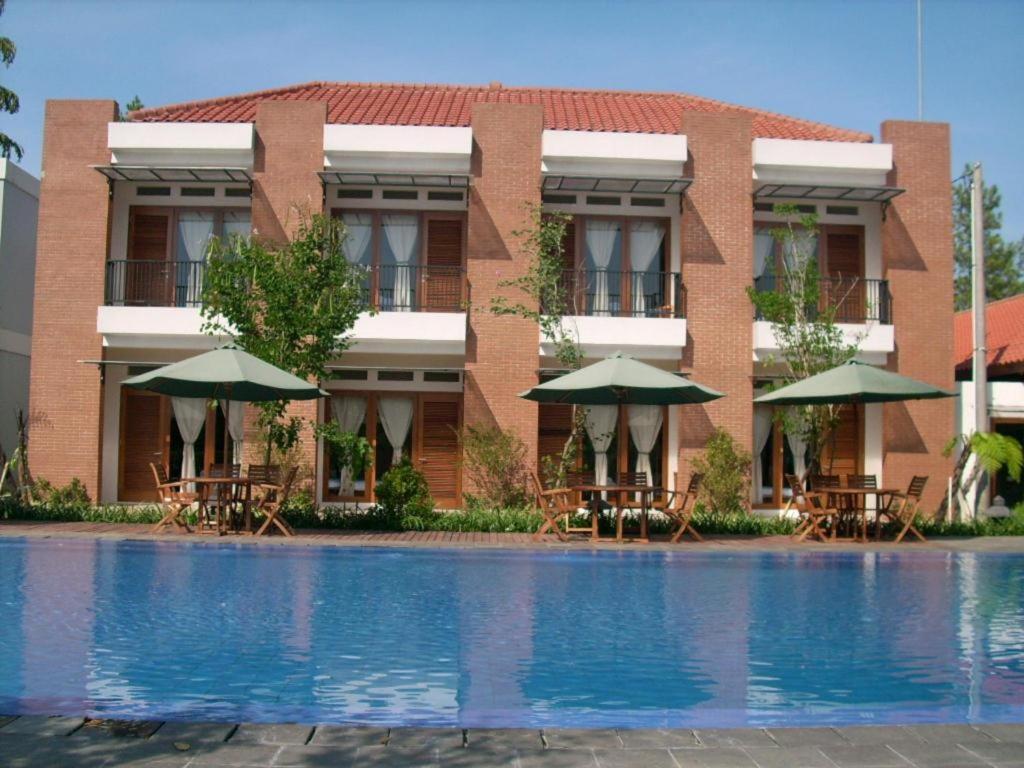 Villa Bukit Pinus Bogor Esterno foto