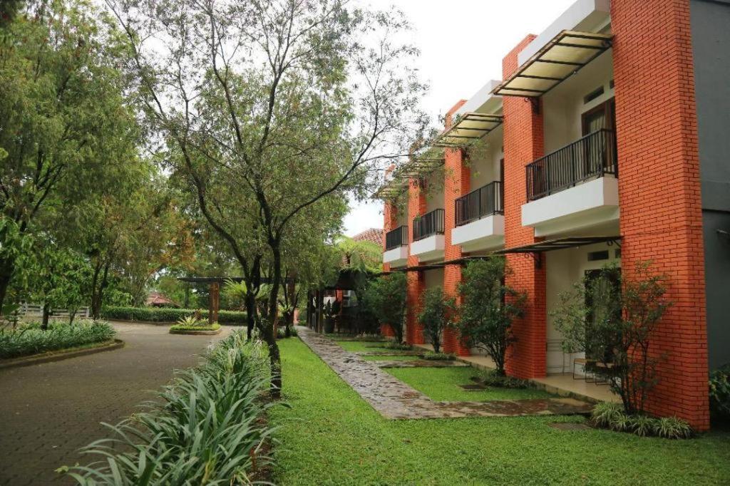 Villa Bukit Pinus Bogor Esterno foto