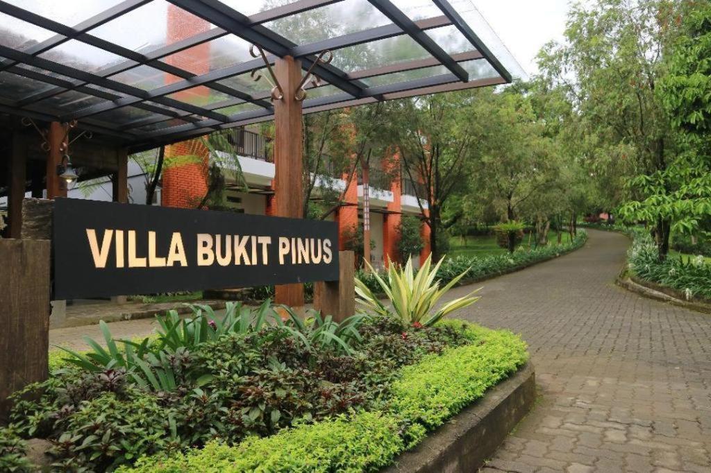 Villa Bukit Pinus Bogor Esterno foto