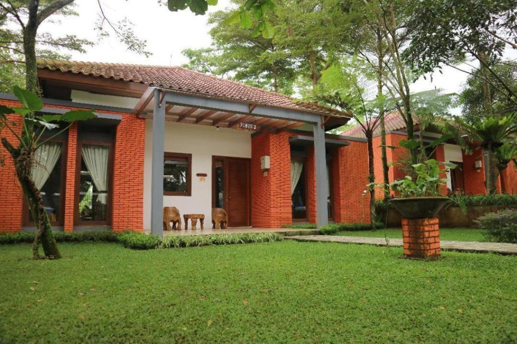 Villa Bukit Pinus Bogor Esterno foto