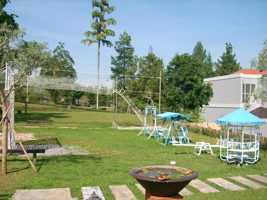 Villa Bukit Pinus Bogor Esterno foto